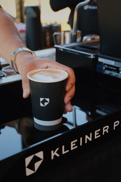Latte art printing in the crema